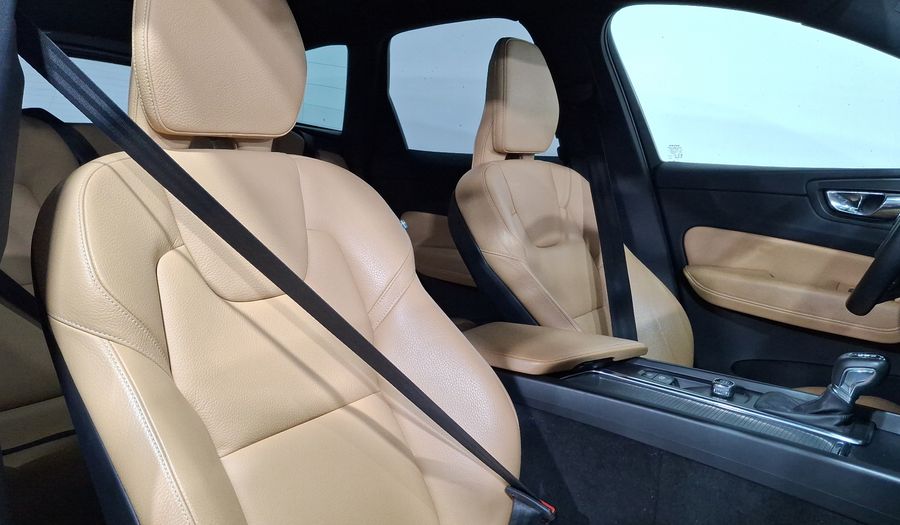 Volvo Xc60 2.0 T5 MOMENTUM AUTO 4WD Suv 2020