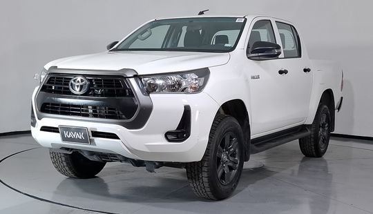 Toyota • Hilux