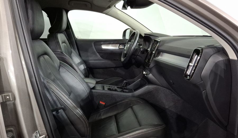 Volvo Xc40 2.0 T4 MOMENTUM AUTO Suv 2022