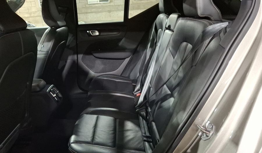 Volvo Xc40 2.0 T4 MOMENTUM AUTO Suv 2022