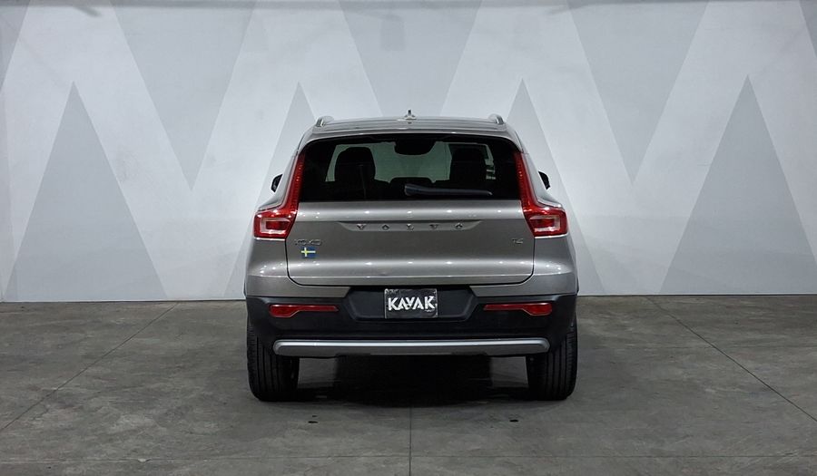 Volvo Xc40 2.0 T4 MOMENTUM AUTO Suv 2022