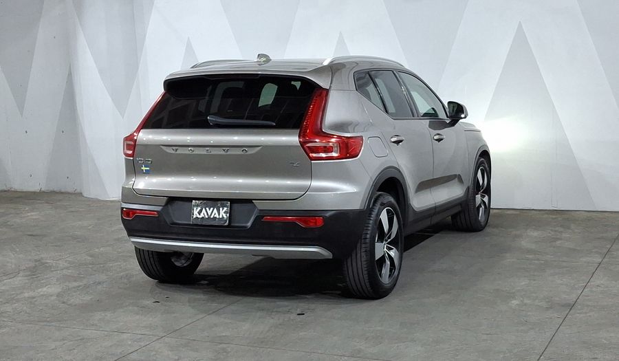 Volvo Xc40 2.0 T4 MOMENTUM AUTO Suv 2022