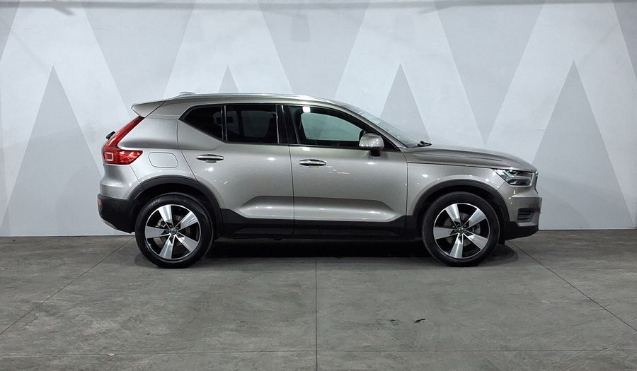 Volvo Xc40 2.0 T4 MOMENTUM AUTO Suv 2022