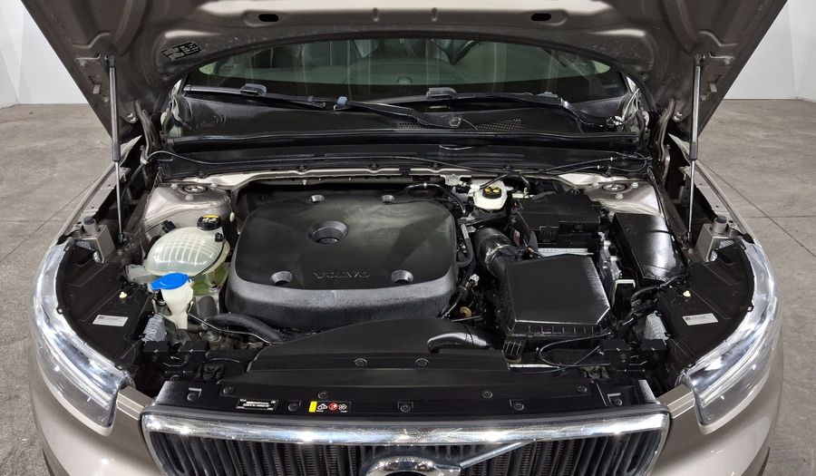Volvo Xc40 2.0 T4 MOMENTUM AUTO Suv 2022