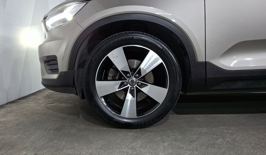Volvo Xc40 2.0 T4 MOMENTUM AUTO Suv 2022