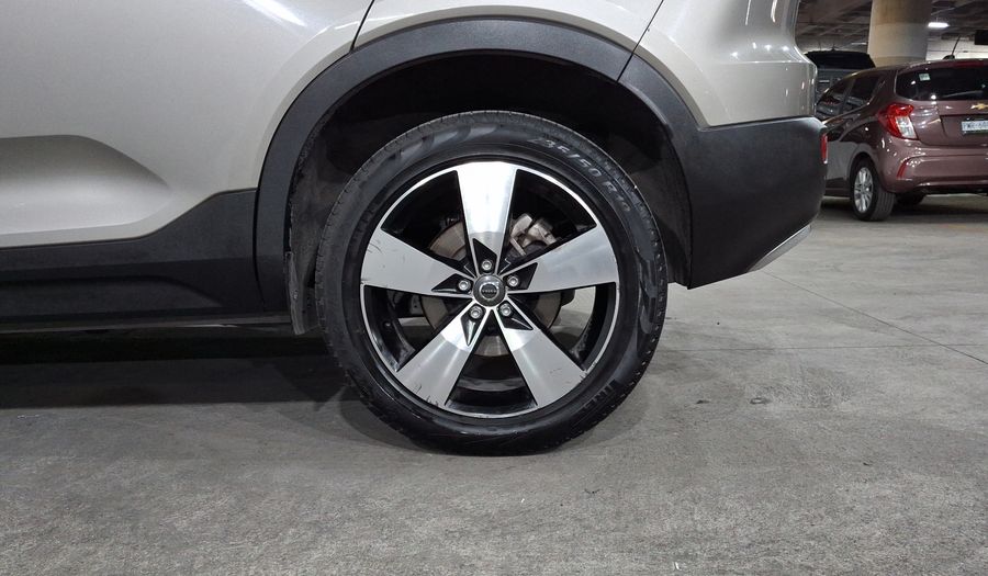 Volvo Xc40 2.0 T4 MOMENTUM AUTO Suv 2022