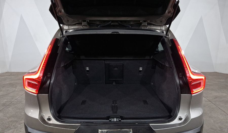 Volvo Xc40 2.0 T4 MOMENTUM AUTO Suv 2022