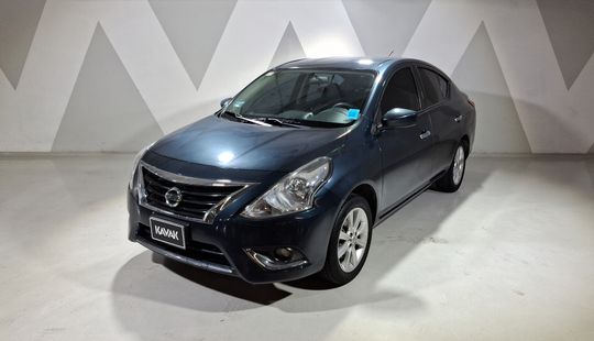 Nissan • Versa