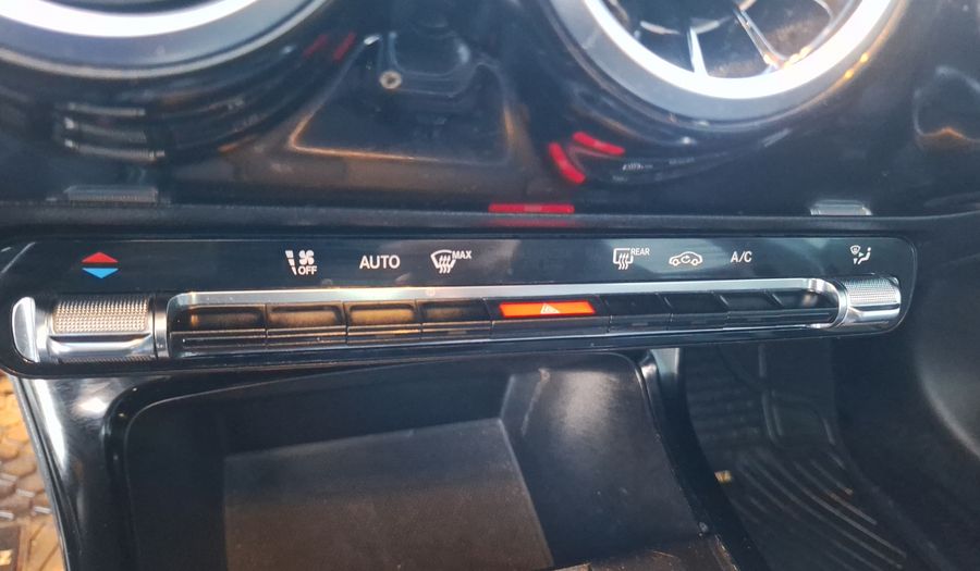 Mercedes Benz Clase A 2.0 250 DCT AMG LINE Hatchback 2019