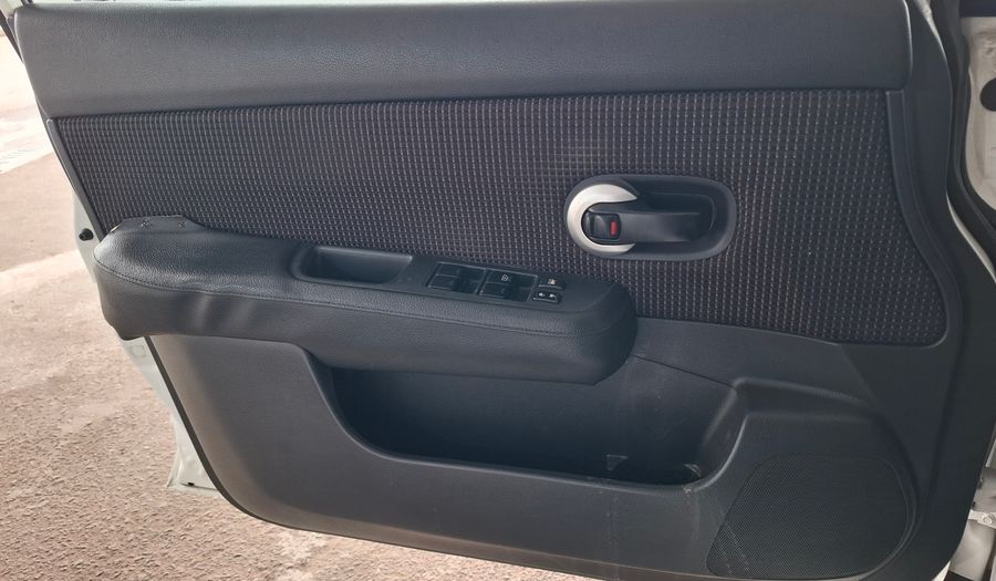 Nissan Tiida 1.8 ACENTA Hatchback 2011