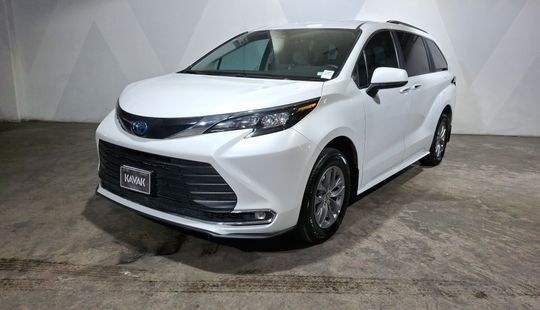 Toyota • Sienna