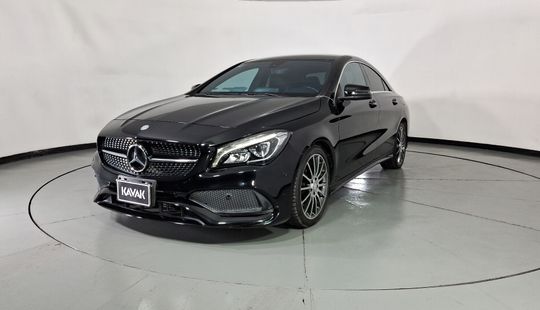Mercedes Benz • Clase CLA