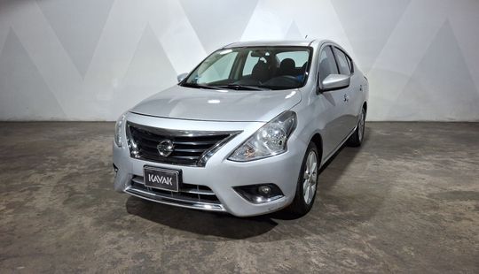 Nissan • Versa
