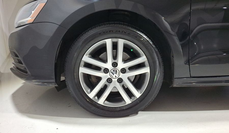 Volkswagen Jetta 2.5 TRENDLINE TIP. Sedan 2017