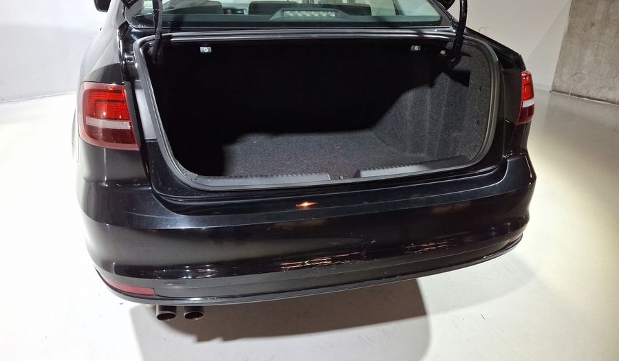 Volkswagen Jetta 2.5 TRENDLINE TIP. Sedan 2017