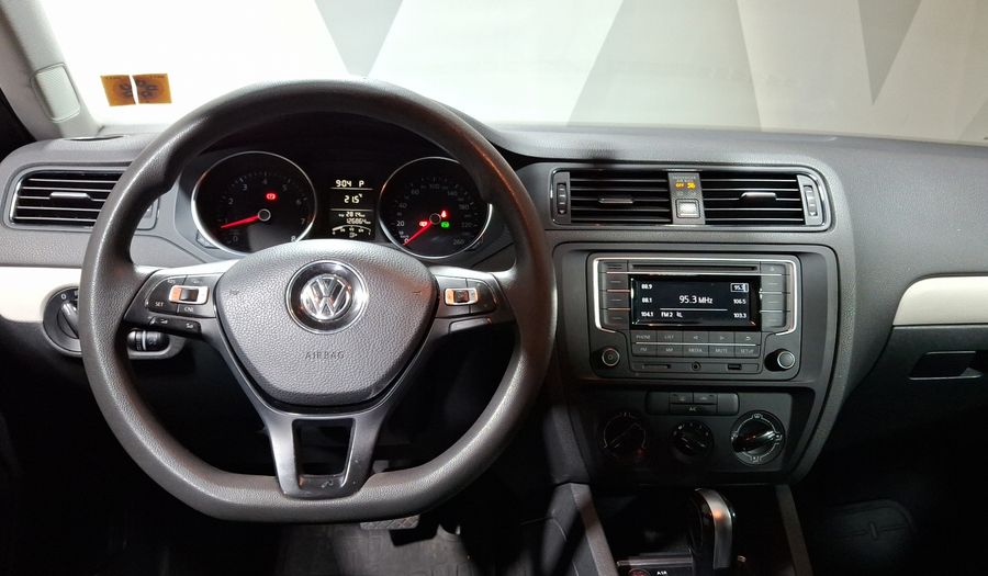 Volkswagen Jetta 2.5 TRENDLINE TIP. Sedan 2017