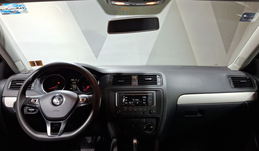 Volkswagen Jetta 2.5 TRENDLINE TIP. Sedan 2017