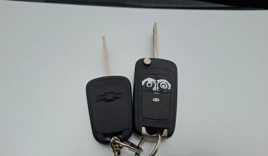Chevrolet Onix 1.4 LT Hatchback 2016