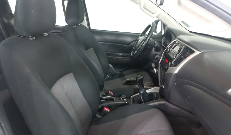 Mitsubishi L200 2.4 GLX DIESEL 4WD Pickup 2022