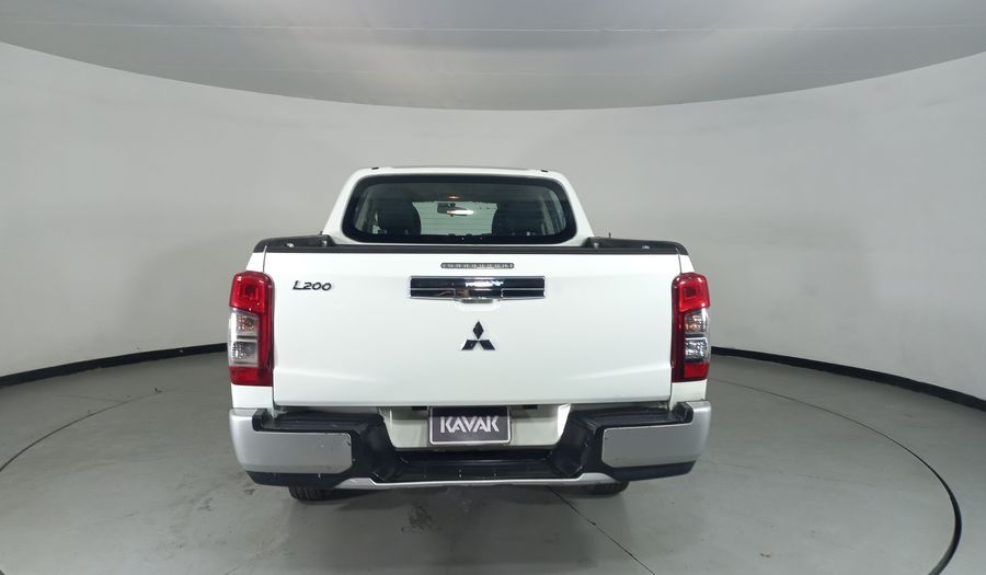 Mitsubishi L200 2.4 GLX DIESEL 4WD Pickup 2022
