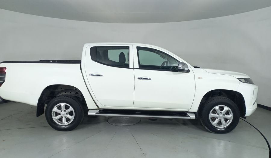 Mitsubishi L200 2.4 GLX DIESEL 4WD Pickup 2022