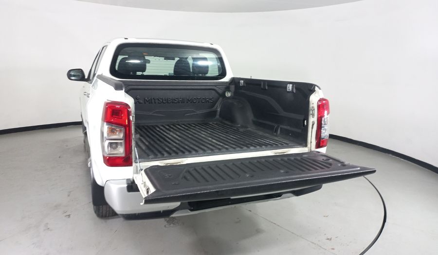 Mitsubishi L200 2.4 GLX DIESEL 4WD Pickup 2022
