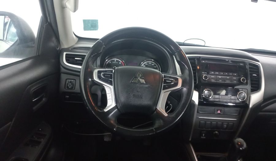 Mitsubishi L200 2.4 GLX DIESEL 4WD Pickup 2022