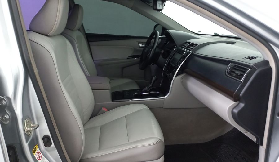 Toyota Camry 2.5 XLE L4 AT Sedan 2017
