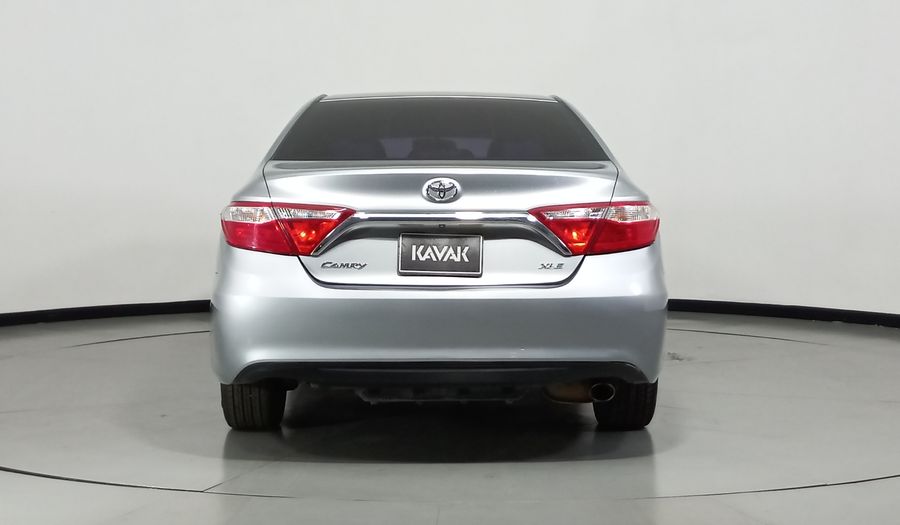 Toyota Camry 2.5 XLE L4 AT Sedan 2017
