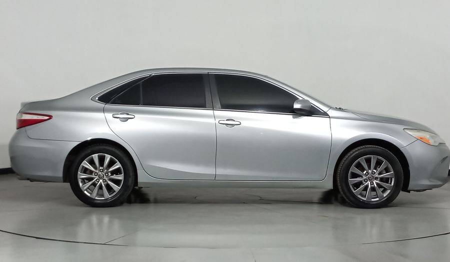 Toyota Camry 2.5 XLE L4 AT Sedan 2017