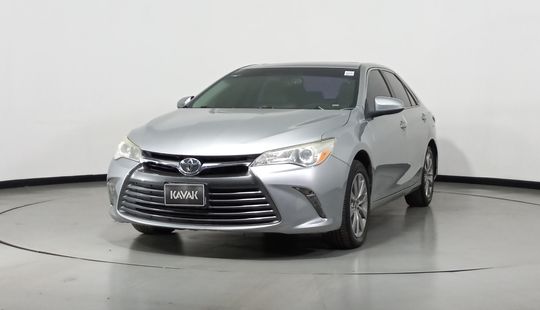 Toyota • Camry
