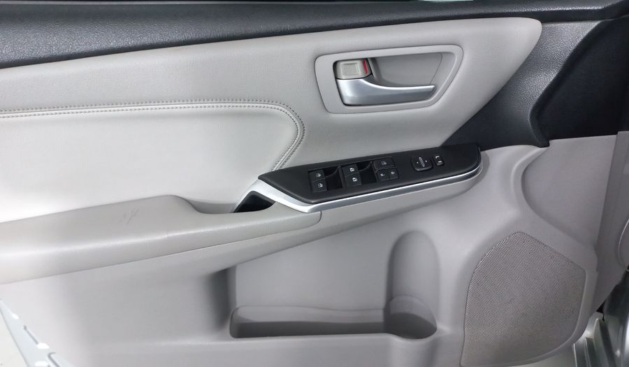 Toyota Camry 2.5 XLE L4 AT Sedan 2017