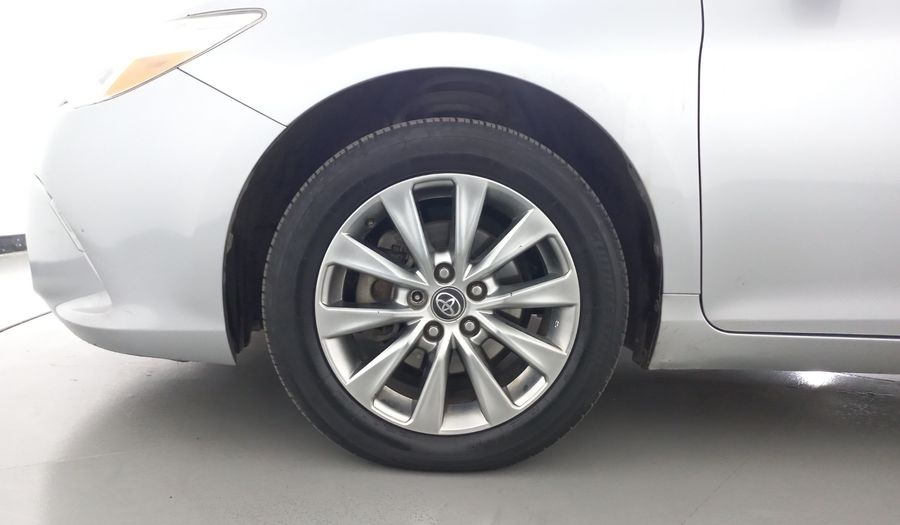 Toyota Camry 2.5 XLE L4 AT Sedan 2017