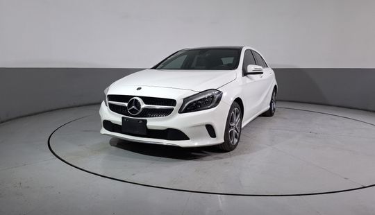 Mercedes Benz • Clase A