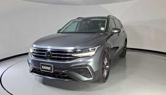 Volkswagen • Tiguan