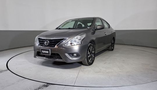 Nissan • Versa