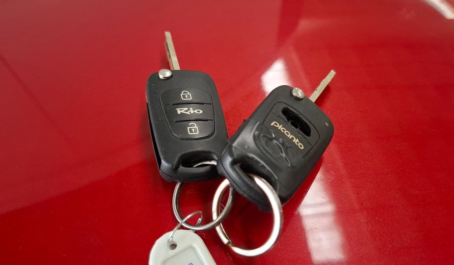 Kia Picanto 1.2 EX MT Hatchback 2013