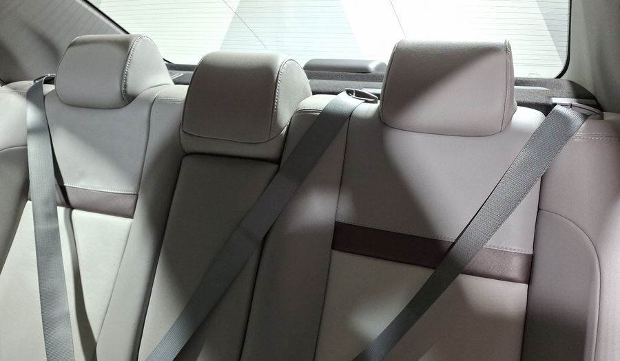 Toyota Camry 2.5 XLE L4 6AT Sedan 2013