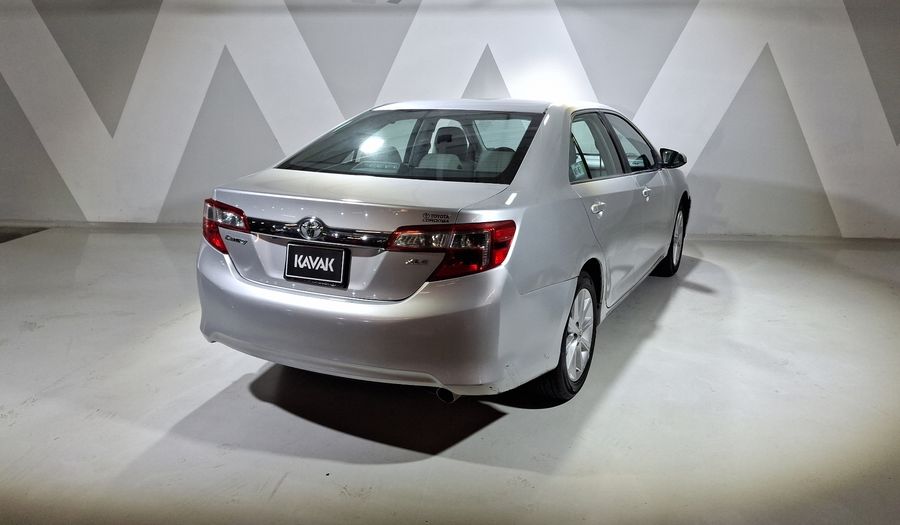 Toyota Camry 2.5 XLE L4 6AT Sedan 2013