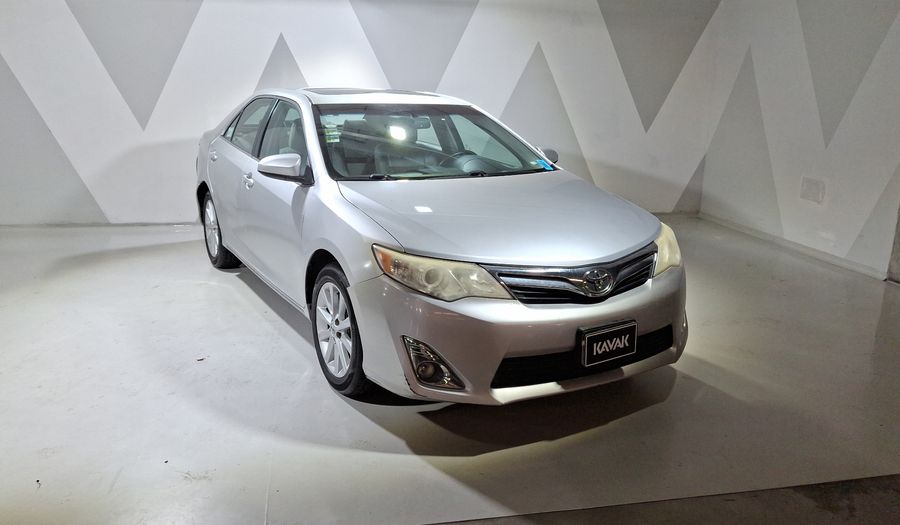 Toyota Camry 2.5 XLE L4 6AT Sedan 2013