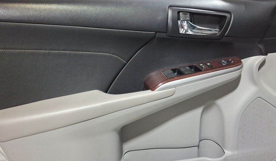 Toyota Camry 2.5 XLE L4 6AT Sedan 2013