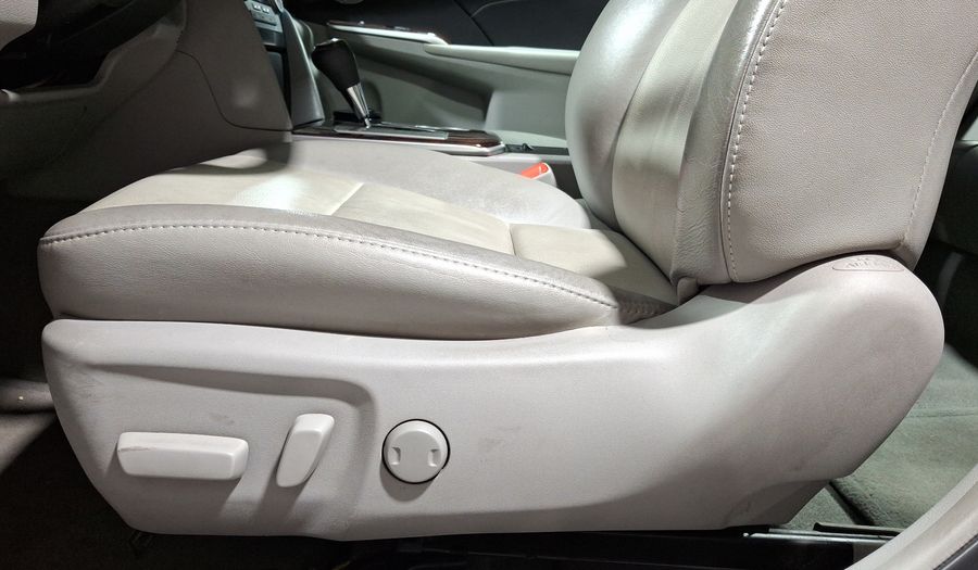 Toyota Camry 2.5 XLE L4 6AT Sedan 2013