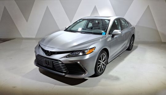 Toyota • Camry