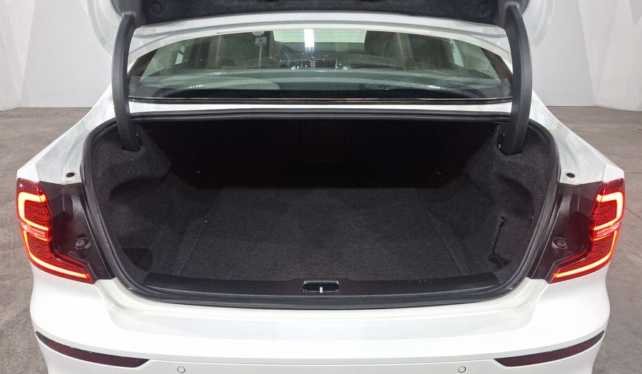 Volvo S60 2.0 B4 MHEV PLUS AUTO Sedan 2023