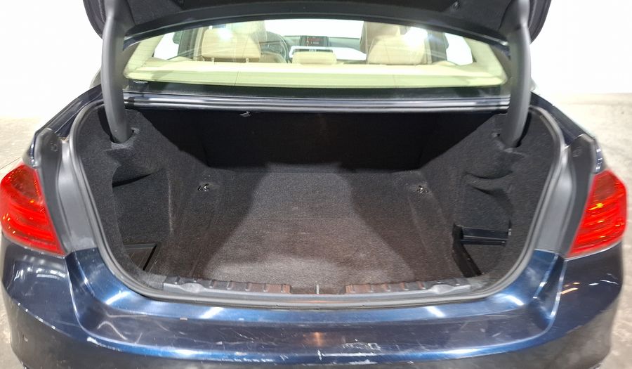 Bmw Serie 3 2.0 320IA Sedan 2014
