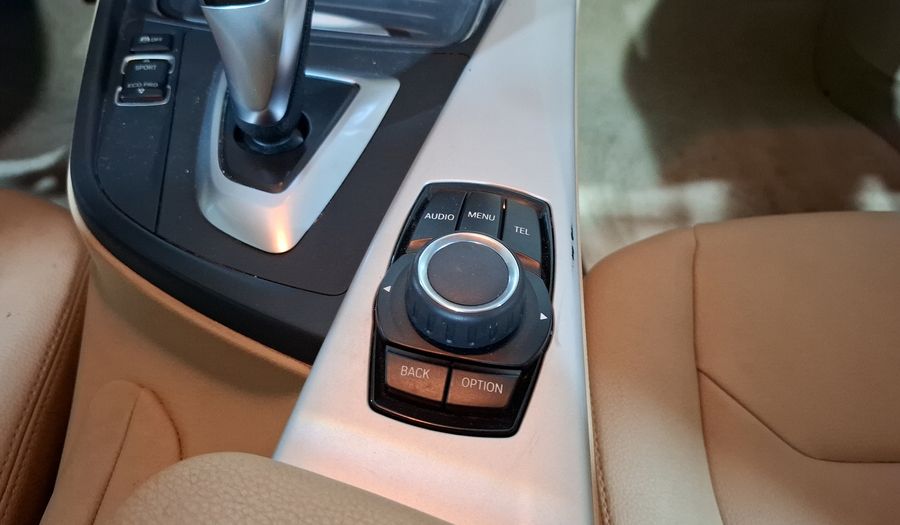 Bmw Serie 3 2.0 320IA Sedan 2014