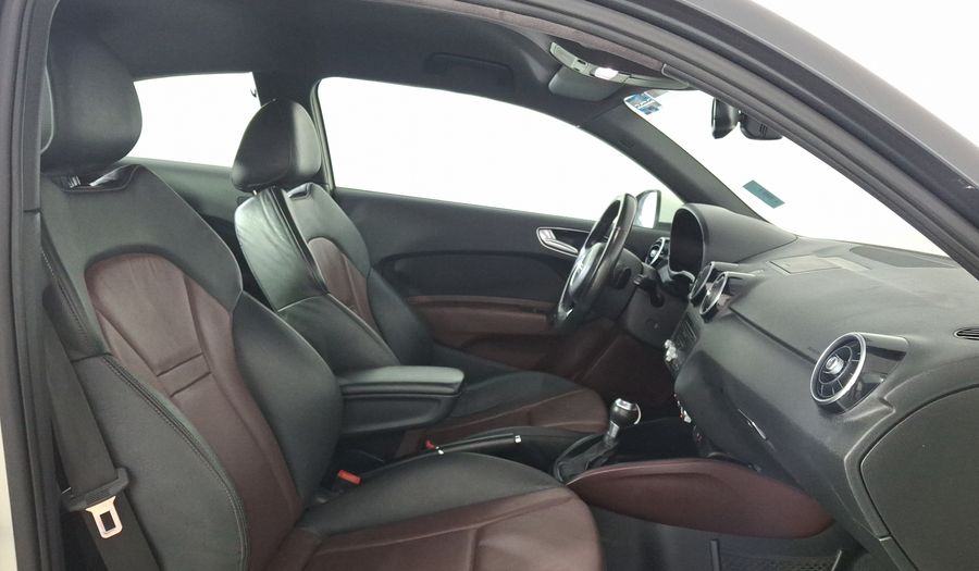 Audi A1 1.4 TFSI ENVY CON PIEL S TRONIC Hatchback 2013