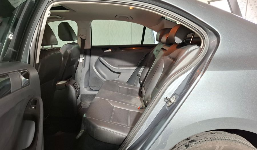 Volkswagen Vento 2.5 LUXURY TIPTRONIC Sedan 2013