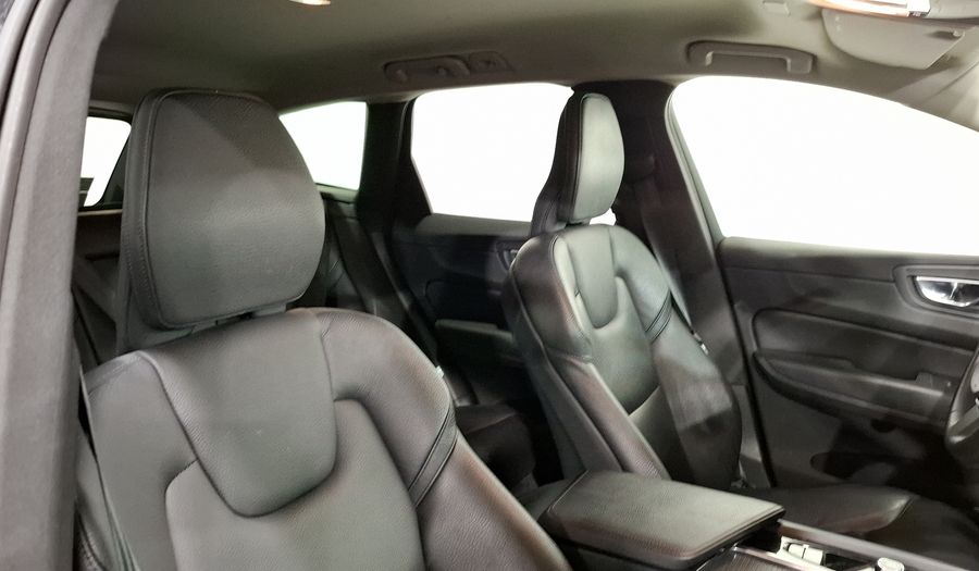 Volvo Xc60 2.0 B5 MHEV MOMENTUM AUTO AWD Suv 2022