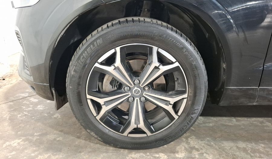 Volvo Xc60 2.0 B5 MHEV MOMENTUM AUTO AWD Suv 2022